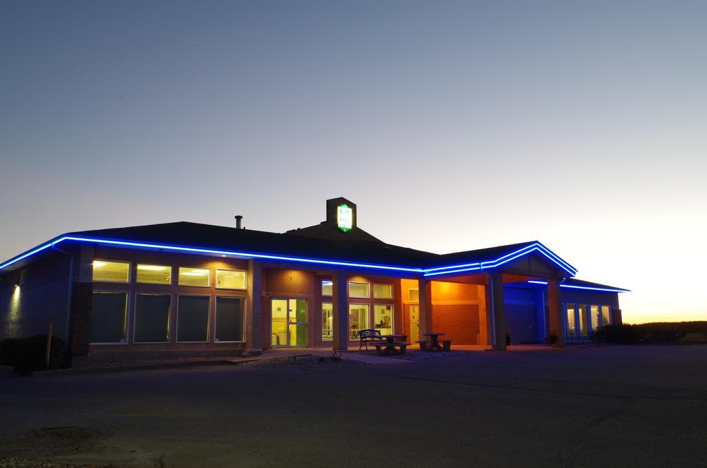 Bay Hill Inns & Suites Neepawa Esterno foto