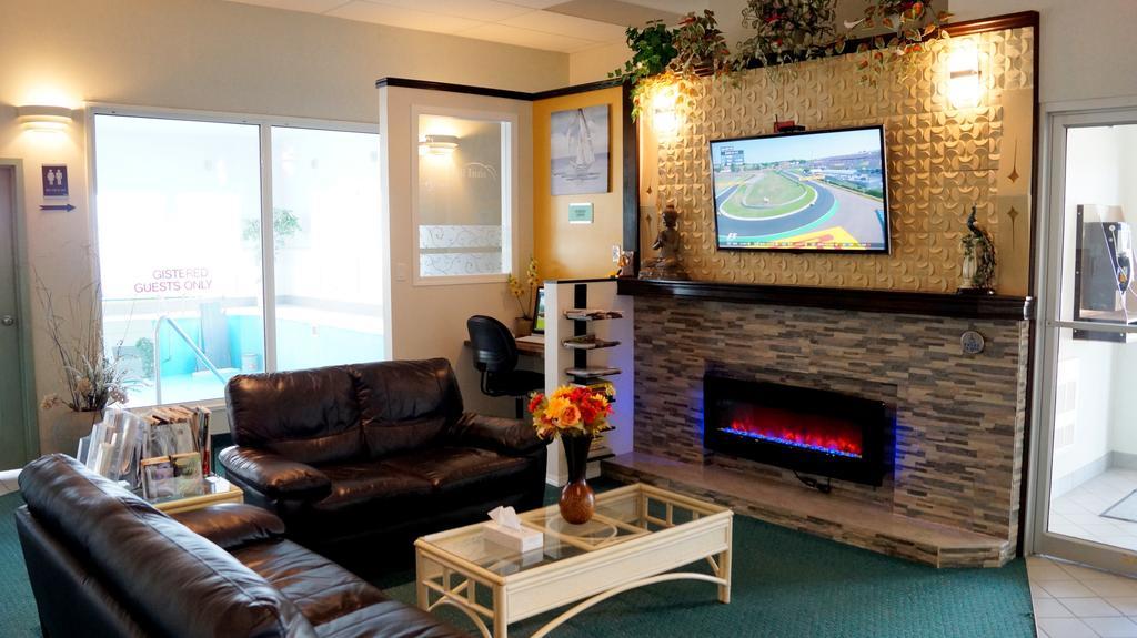 Bay Hill Inns & Suites Neepawa Esterno foto