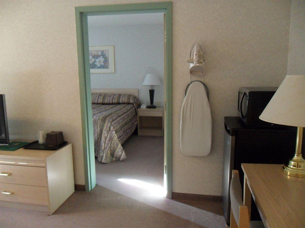 Bay Hill Inns & Suites Neepawa Esterno foto