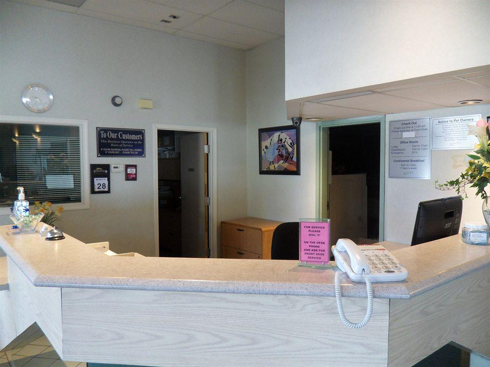 Bay Hill Inns & Suites Neepawa Esterno foto