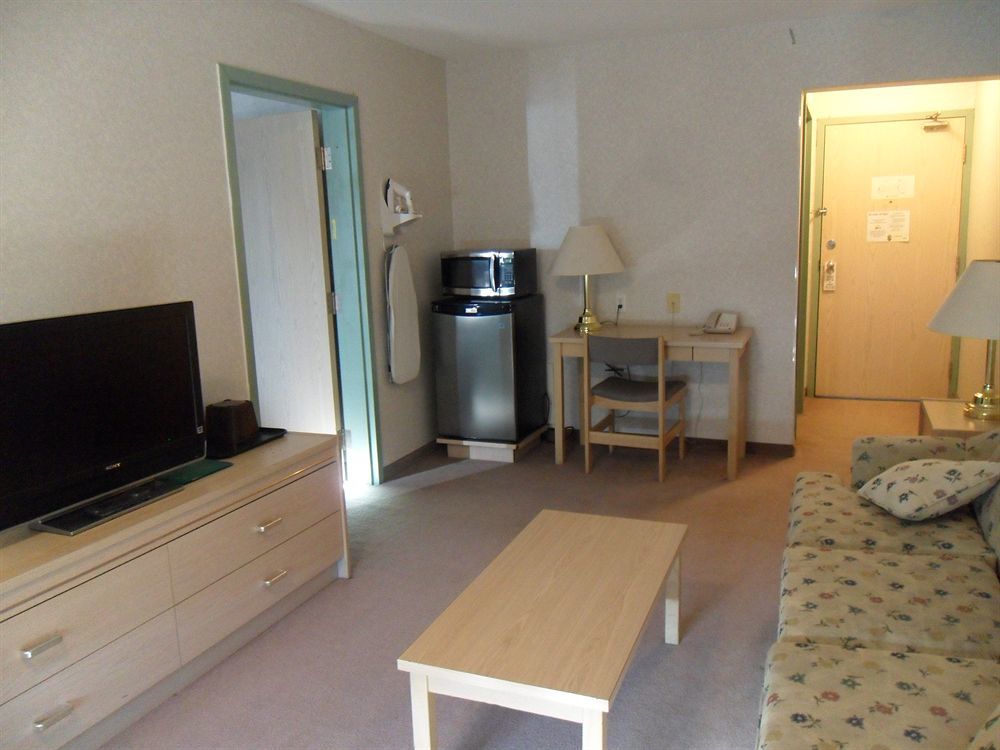 Bay Hill Inns & Suites Neepawa Esterno foto