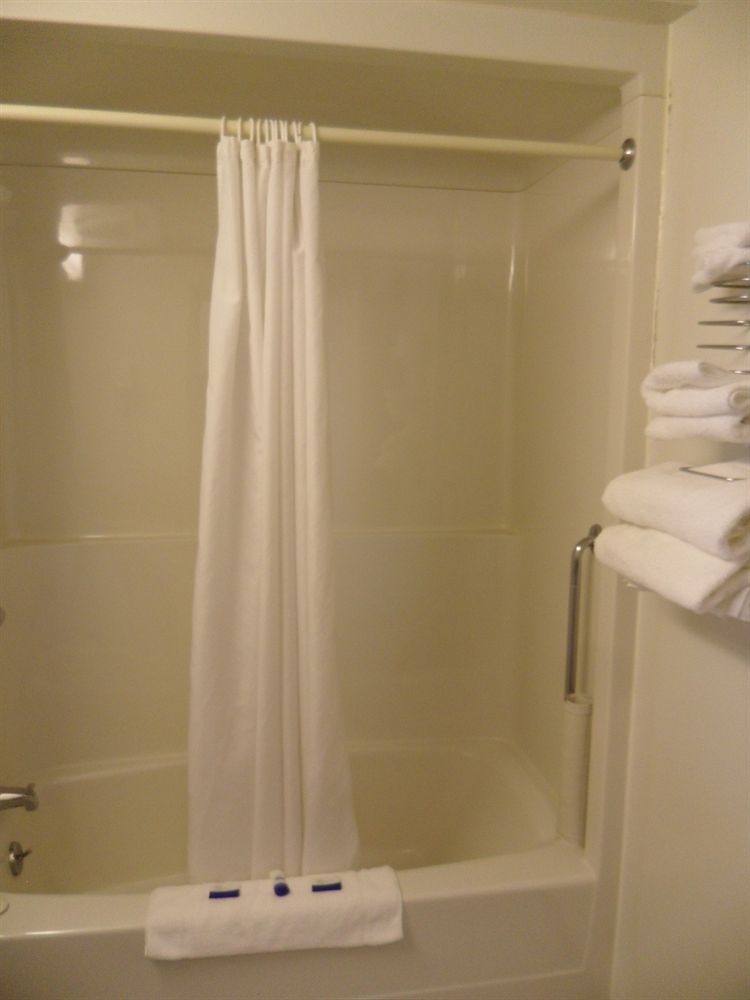 Bay Hill Inns & Suites Neepawa Esterno foto