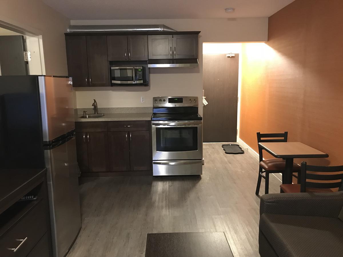 Bay Hill Inns & Suites Neepawa Esterno foto