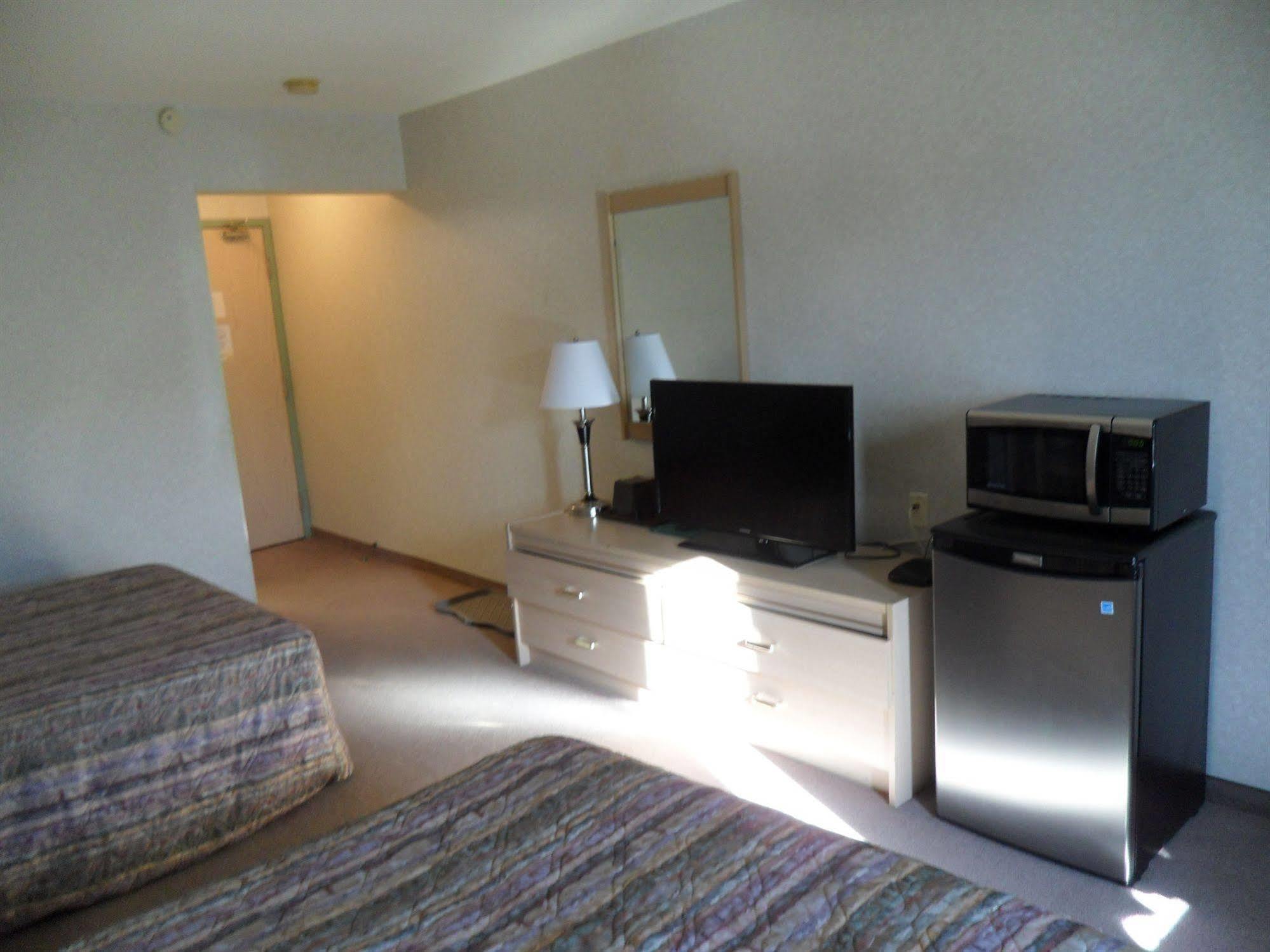 Bay Hill Inns & Suites Neepawa Esterno foto