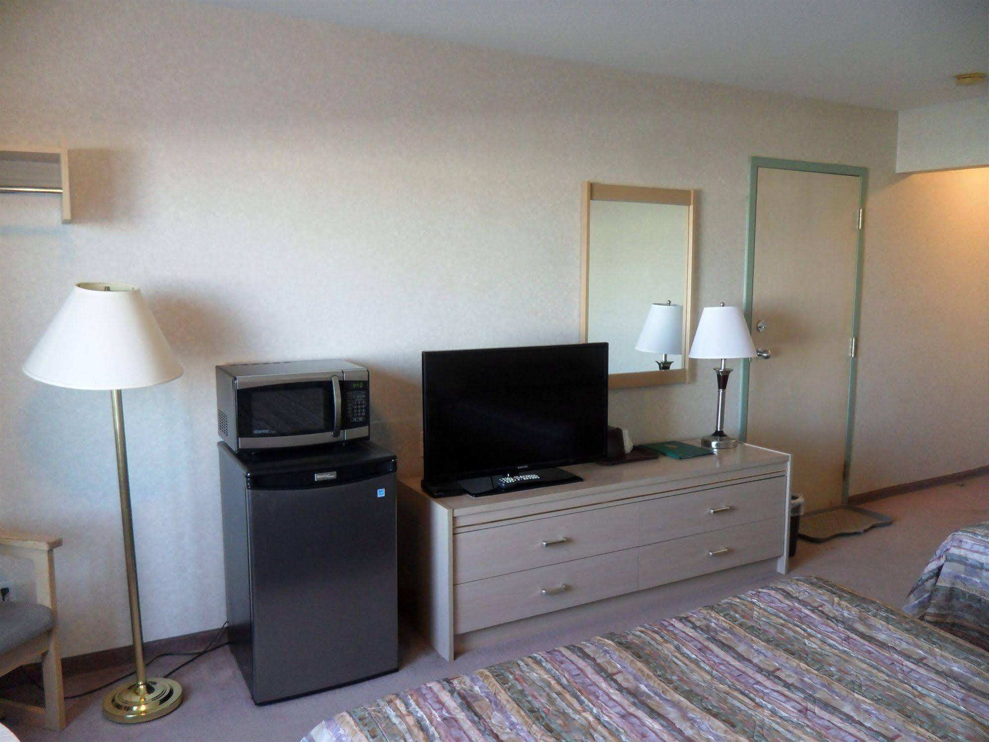 Bay Hill Inns & Suites Neepawa Esterno foto