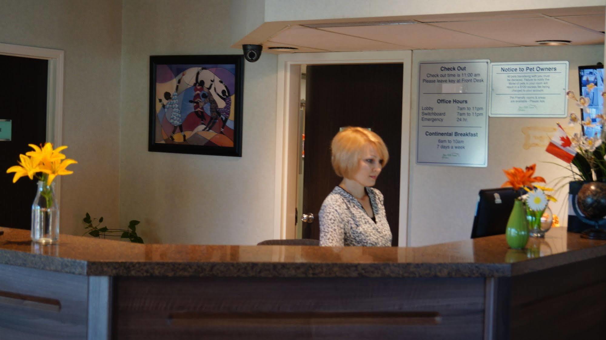 Bay Hill Inns & Suites Neepawa Esterno foto