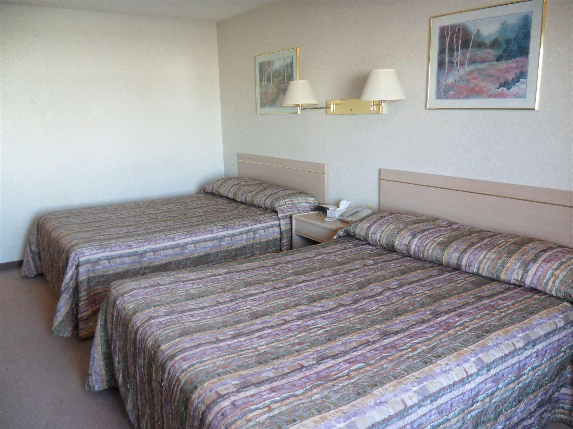 Bay Hill Inns & Suites Neepawa Esterno foto