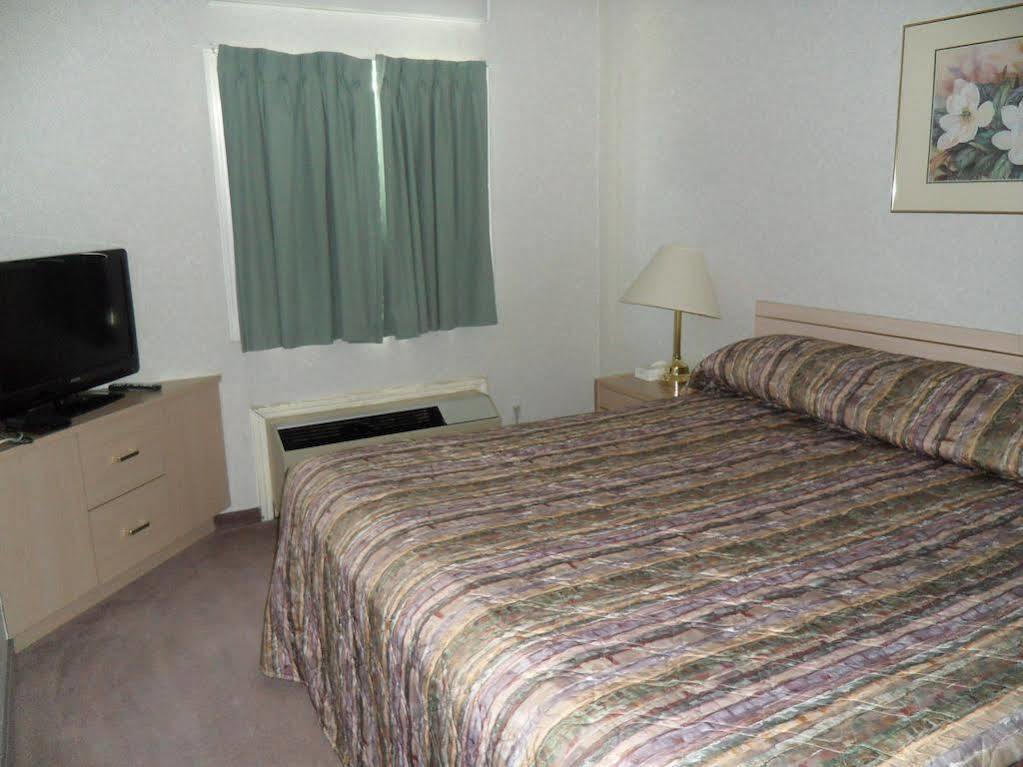 Bay Hill Inns & Suites Neepawa Esterno foto