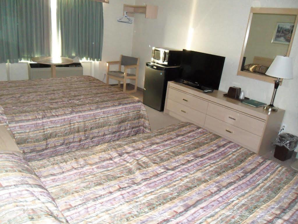 Bay Hill Inns & Suites Neepawa Esterno foto