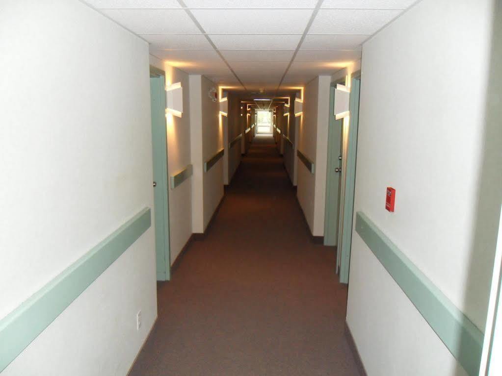 Bay Hill Inns & Suites Neepawa Esterno foto