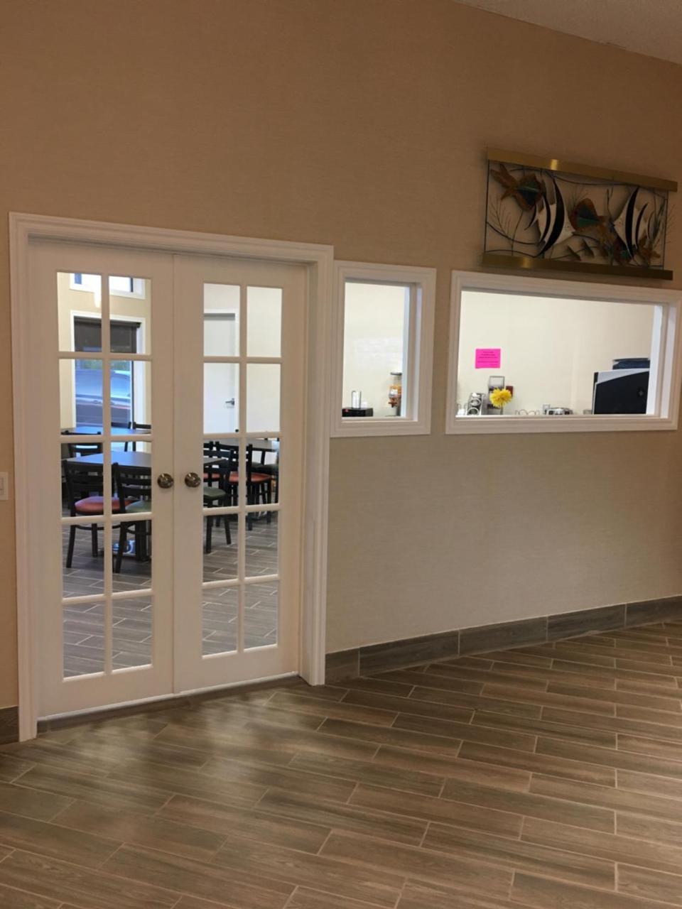 Bay Hill Inns & Suites Neepawa Esterno foto
